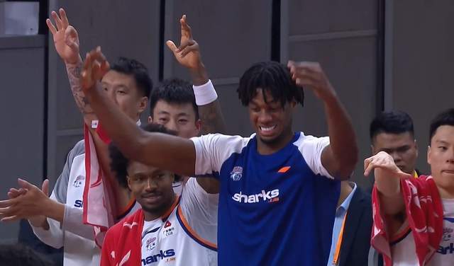 开云-狂虐广东40分！豪门真猛，4人堪称完美，6人勉强及格，2人仍低迷